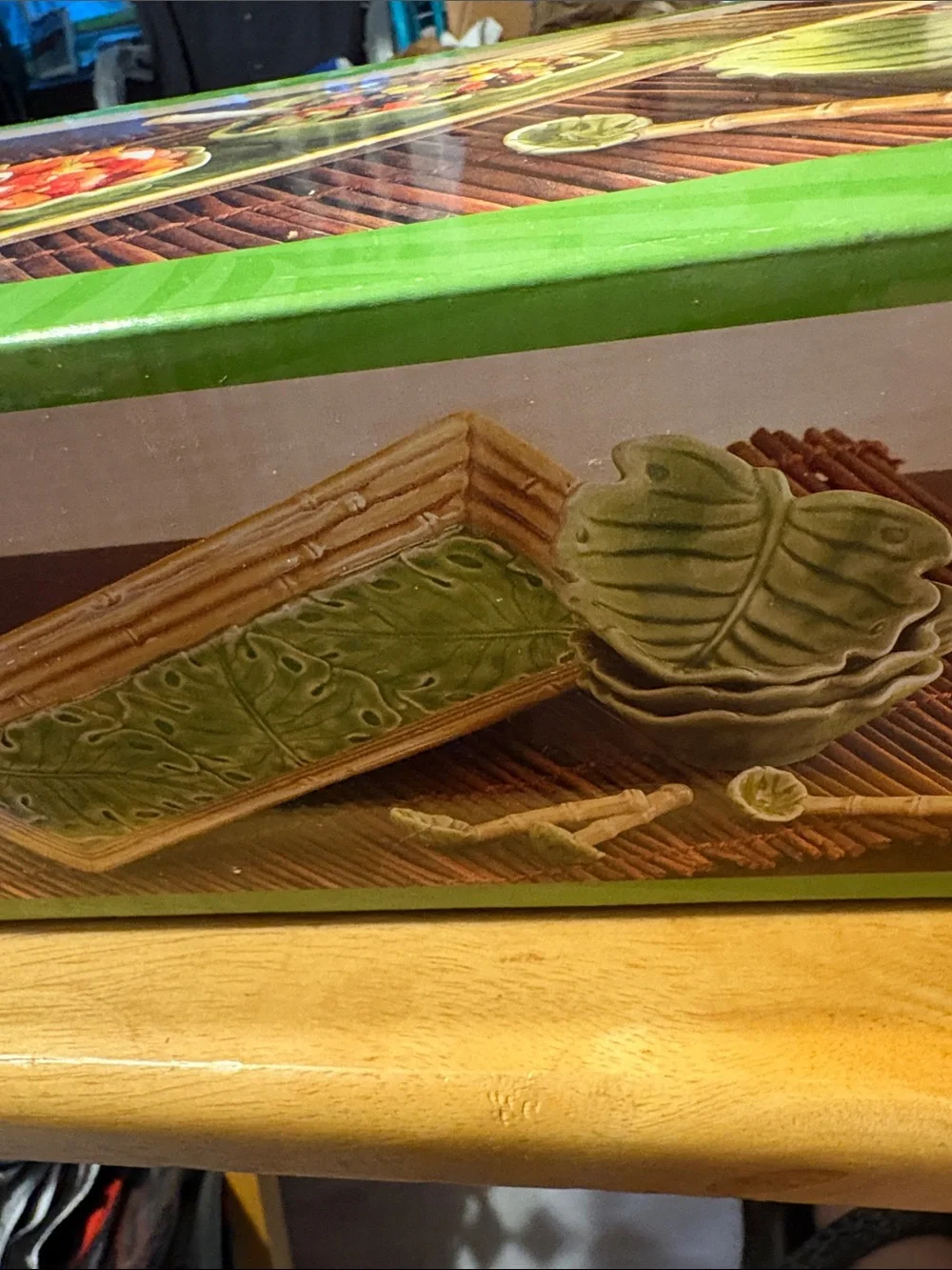 Green Stoneware Leaf Serveware Set with Tray